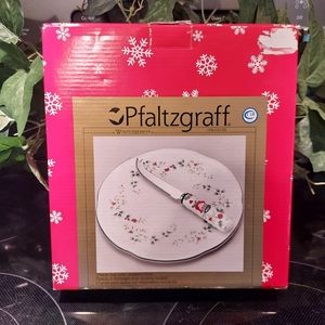 GREAT GIFT.....Pfaltzgraff Winterberry Cheese Tray with knife